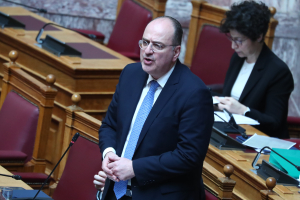 Ο Μακάριος «έχει πλάτες»