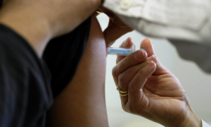 Κορονοϊός: Πάνω από 7 εκατ. εμβολιάστηκαν με την πρώτη δόση