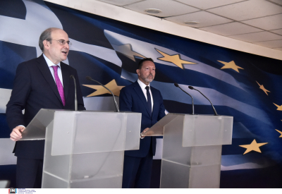 Αισιοδοξία για την ελληνική οικονομία στη συνάντηση Χατζηδάκη - Στουρνάρα