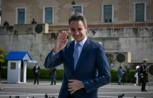 Κυριάκος Μητσοτάκης: Στο υπουργείο Εθνικής Άμυνας η προστασία του μνημείου του Αγνώστου Στρατιώτη