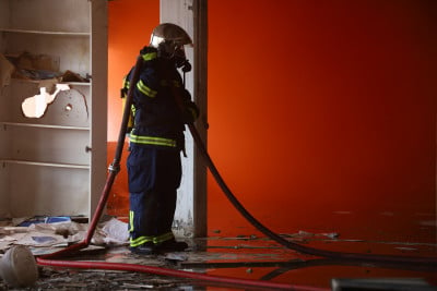 Τραγωδία στο Βύρωνα: Νεκρή γυναίκα από φωτιά στο σπίτι της