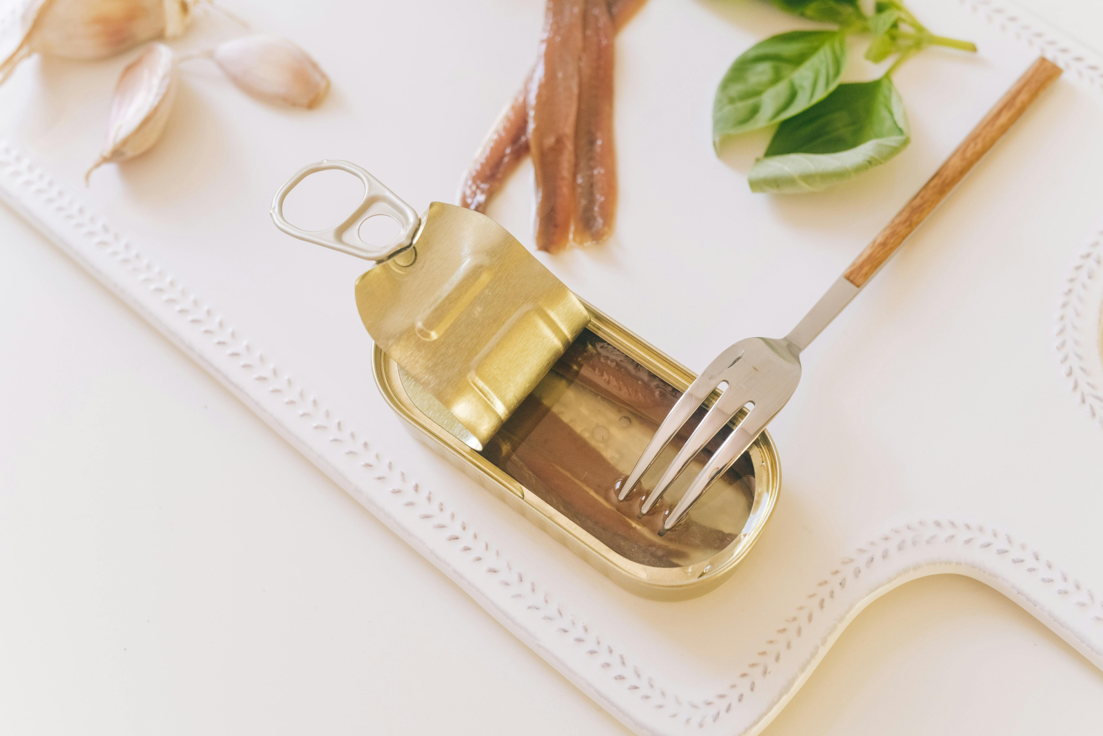 6 κονσερβοποιημένα τρόφιμα που «ρίχνουν» τη χοληστερίνη σύμφωνα με διαιτολόγους