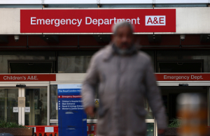 Ασθενείς πεθαίνουν στους διαδρόμους των βρετανικών νοσοκομείων