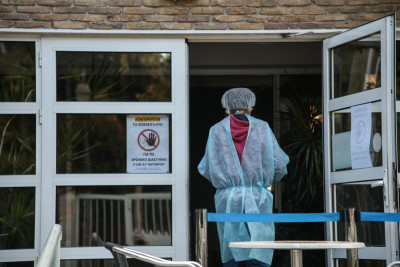 Κορονοϊός: Νέα «εστία» σε γηροκομείο της Αττικής, τουλάχιστον πέντε ηλικιωμένοι στο νοσοκομείο