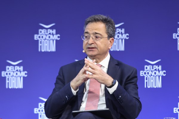 Καραβίας σε Φόρουμ Δελφών: Ανθεκτικές οι ελληνικές τράπεζες - Στρατηγικός στόχος η διαφοροποίηση πηγών εσόδων