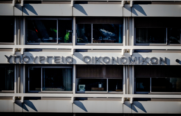 ΥΠΟΙΚ: Στο ΠΑΣΟΚ μοιράζουν ανέξοδες υποσχέσεις και στέλνουν τον λογαριασμό στους συνεπείς
