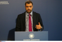 Δεν «παγώνει» κανένα εξοπλιστικό πρόγραμμα, ξεκαθαρίζει η κυβέρνηση