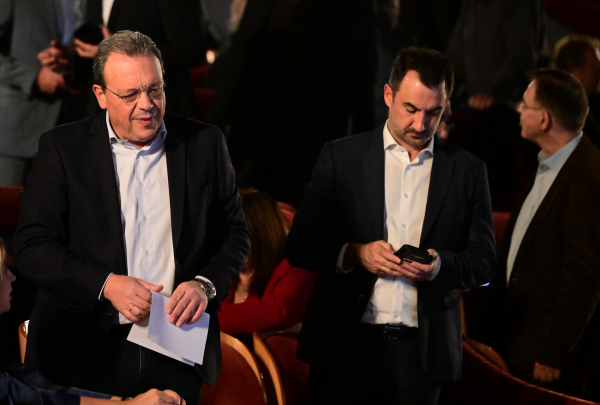 Αν επιχειρηθεί κοινή ΚΟ ΣΥΡΙΖΑ - Νέα Αριστερά, 6-7 βουλευτές της Κουμουνδούρου θα ανεξαρτητοποιηθούν