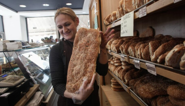 Καθαρά Δευτέρα 2025: Πού κυμαίνονται οι τιμές για τη λαγάνα