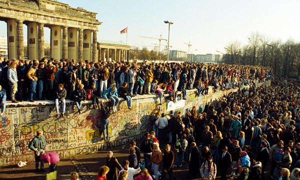 Το Βερολίνο γιορτάζει την 30ή επέτειο από την Πτώση του Τείχους - 'Η μήπως όχι;