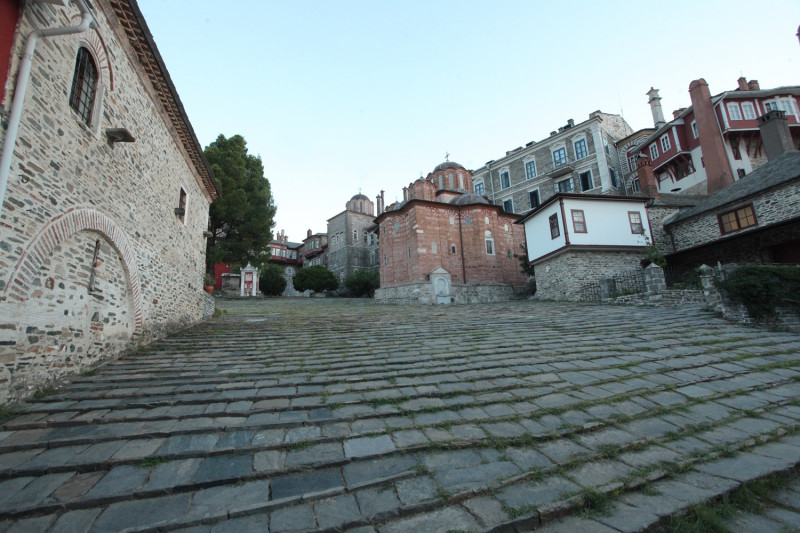 Λήξη συναγερμου στο Άγιο Όρος! Πήρε... τηλέφωνο ο μοναχός, που έψαχναν ΕΜΑΚ και Πυροσβεστική