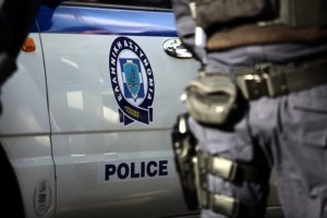 Έσπασαν με αυτοκίνητο βιτρίνα κοσμηματοπωλείου στον Κολωνό