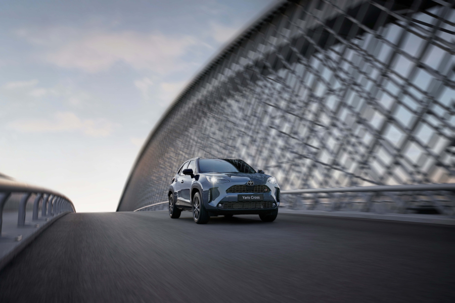 Το Yaris Cross στο αποκλειστικό χρώμα Storm Grey στην έκδοση GR SPORT