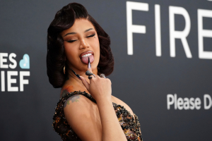 Η Cardi B έγινε μαμά για τέταρτη φορά (Βίντεο)