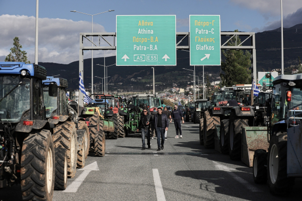 Τριπλό χτύπημα στην κυβέρνηση από το μέτωπο με τους αγρότες