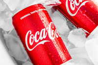 Τα κίτρινα καπάκια της Coca-Cola επέστρεψαν στις ΗΠΑ - Τι σημαίνουν και γιατί τα συγκρίνουν με τη μεξικάνικη Coca-Cola