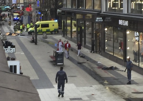 Η Σουηδία τίμησε τα θύματα της τρομοκρατικής επίθεσης