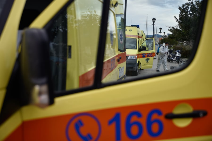 Τραγωδία στη Γλυφάδα: Πέθανε η ηλικιωμένη που είχε δεχτεί επίθεση με πέτρα στο κεφάλι