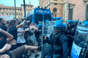 Επεισόδια στη Μπολόνια μετά τη δολοφονία 42χρονου στη μέση του δρόμου από αστυνομικούς (Βίντεο)