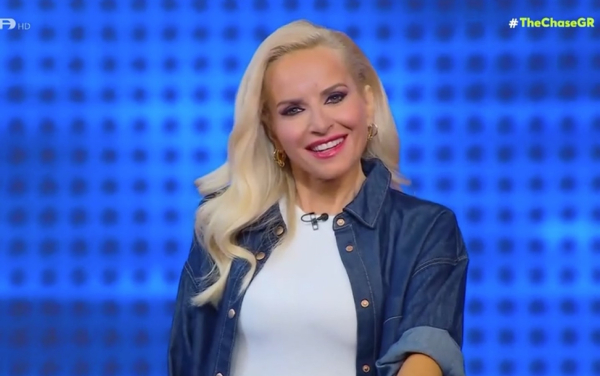 «The Chase»: Κοκκίνισε η Μπεκατώρου με το κομπλιμέντο από το «Γεράκι» (Βίντεο)