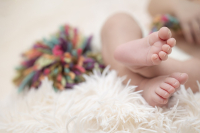 Θρίλερ με το 5 μηνών νεκρό μωρό: Τα σενάρια που εξετάζονται επειδή κοιμόταν μαζί με τους γονείς (video)