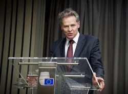 Eurogroup και Βρυξέλλες «ξεσκεπάζουν» τα λάθη του Τόμσεν για την ελληνική οικονομία