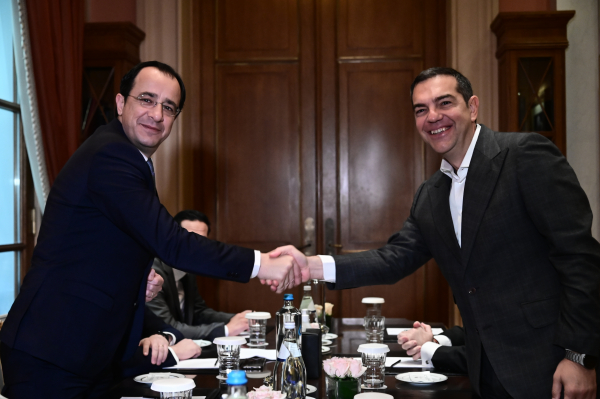 Συνάντηση Τσίπρα - Χριστοδουλίδη στη Λευκωσία: «Συμφωνήσαμε ότι πρέπει να επανεκκινήσουν οι συνομιλίες για το Κυπριακό»