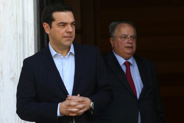 Εσπευσμένα στο Μαξίμου ο Κοτζιάς μετά τις «διαρροές» ονομάτων από τα Σκόπια