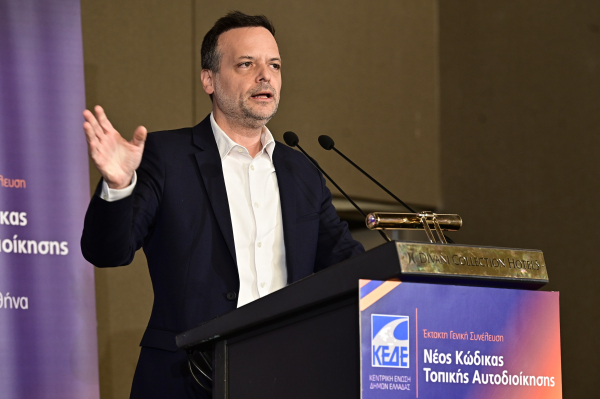 Δούκας για αγρότες: Θλιβερή και επικίνδυνη η προσέγγιση Μητσοτάκη