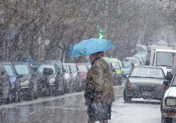 Κατακόρυφη πτώση της θερμοκρασίας - Χιόνια στην Πάρνηθα