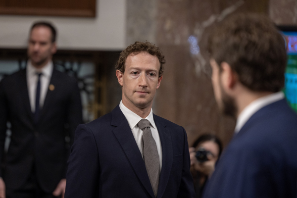 Ο Ζούκερμπεργκ «φτιάχνει» τη σχέση του με τον Τραμπ - Του έκανε δωρεά 1 εκατ. δολάρια