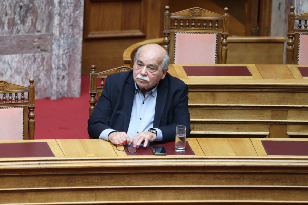 Ο Βούτσης ζητάει να μην πάει η δημοκρατική αντιπολίτευση στη συζήτηση για την αναθεώρηση