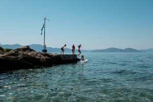 Διακο-ποιές; Άπιαστο όνειρο το ελληνικό καλοκαίρι - Μεγάλα θύματα τα παιδιά