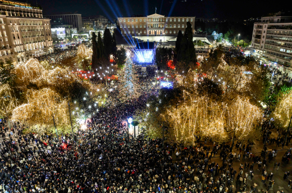 Πρωτοχρονιά στο Σύνταγμα με Μαραβέγια και Μόρφη - Δείτε LIVE την αλλαγή του χρόνου