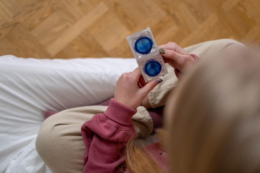 Σεξουαλικά μεταδιδόμενα νοσήματα: Τα συμπτώματα «καμπανάκια», ποιες συνήθειες αυξάνουν τον κίνδυνο