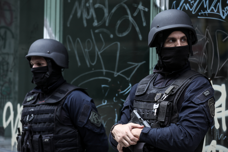 Θεσσαλονίκη: Έφοδος της αστυνομίας στα γραφεία της Χρυσής Αυγής