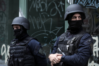 Θεσσαλονίκη: Έφοδος της αστυνομίας στα γραφεία της Χρυσής Αυγής
