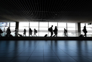 Έπλεναν και ξαναχρησιμοποιούσαν τις μπατονέτες για τα τεστ κορονοϊού