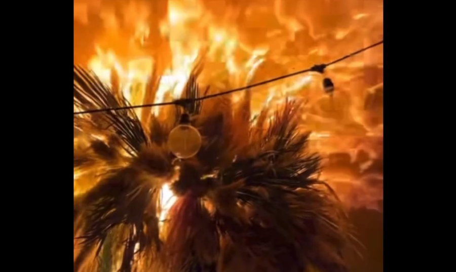 Η στιγμή που παίρνει φωτιά το μπαρ στο Παγκράτι και επικρατεί πανικός