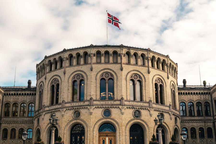 Νορβηγία: Τουλάχιστον 3 δισ. ευρώ αύξηση στα κονδύλια υπέρ της Ουκρανίας