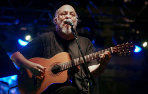 Η Χάρις Αλεξίου αποχαιρετά τον Διονύση Σαββόπουλο