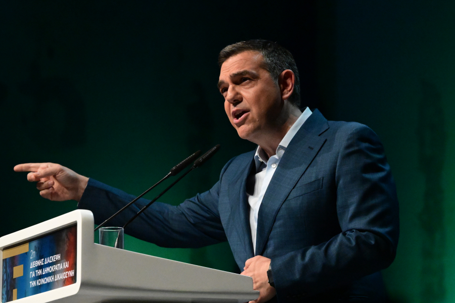 Περιμένοντας τον Αλέξη Τσίπρα