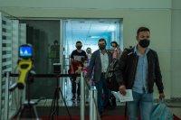 CDC: Επανέρχεται η μάσκα (και) στους εμβολιασμένους