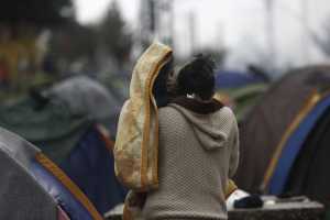 Φεύγουν για τα κέντρα μερικοί από τους «εγκλωβισμένους» πρόσφυγες της Ειδομένης
