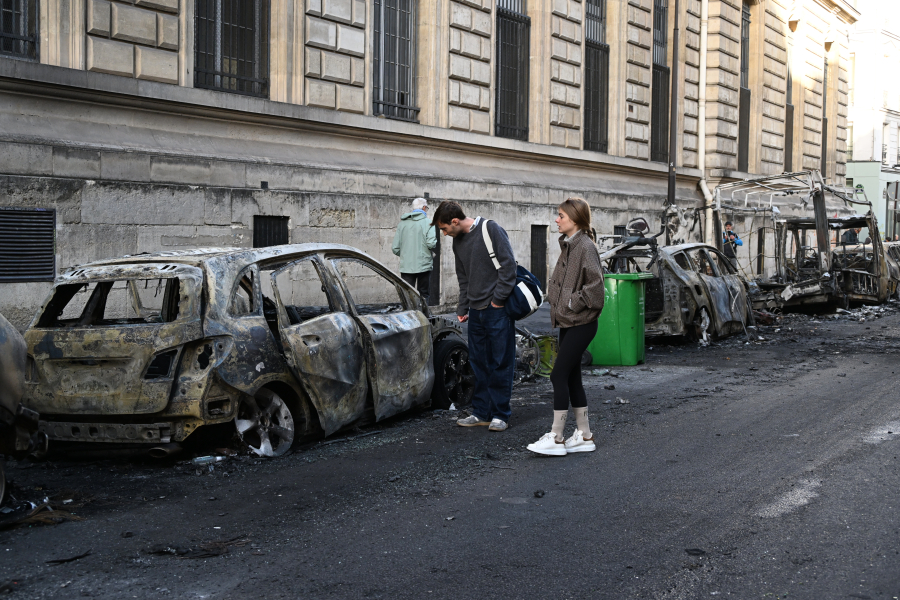 Μετράει τις πληγές της από τα βίαια επεισόδια η Γαλλία - Τουλάχιστον 1.800 συλλήψεις και ένας νεκρός