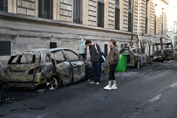 Μετράει τις πληγές της από τα βίαια επεισόδια η Γαλλία - Τουλάχιστον 1.800 συλλήψεις και ένας νεκρός