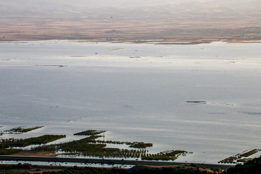 Η κακοκαιρία Daniel «άλλαξε» τη μεγαλύτερη λίμνη της Ελλάδας, η Κάρλα «πέρασε» την Τριχωνίδα