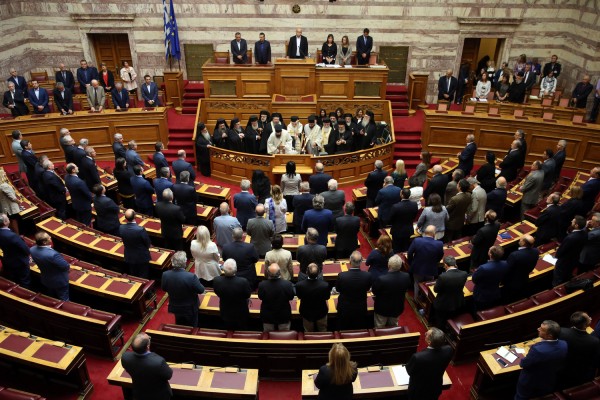 Καλή δύναμη ευχήθηκε ο αρχιεπίσκοπος Ιερώνυμος στα μέλη του Κοινοβουλίου