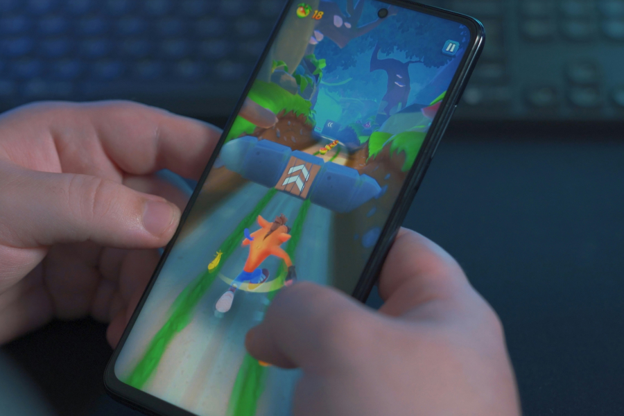 Τους απαγόρευσαν να παίζουν παιχνίδι στο κινητό και πήδηξαν από τον 9ο όροφο - Νεκρές οι 3 αδελφές