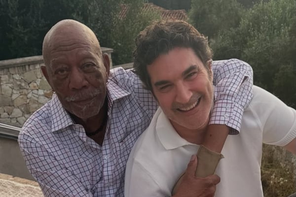 Παπακαλιάτης και Morgan Freeman παρέα στους Παξούς - Το μήνυμα στην Καβογιάννη (Εικόνες)